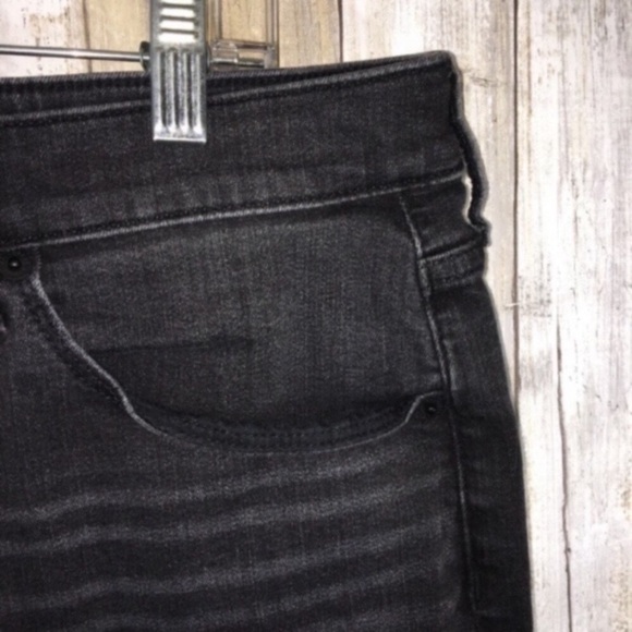 Universal Thread Black High Rise Midi Shorts - Picture 4 of 6